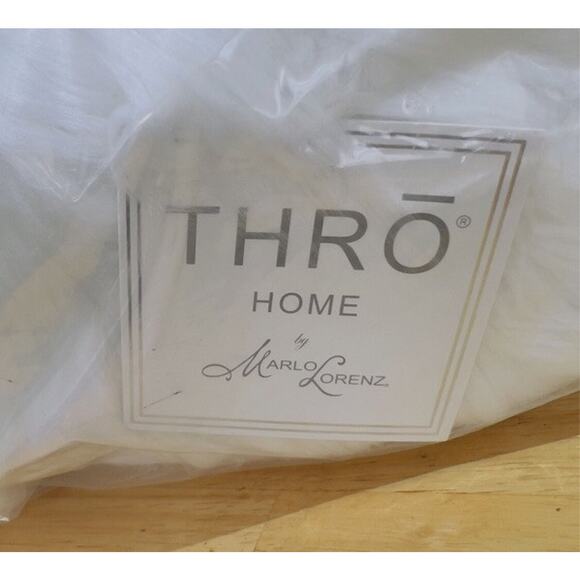 New PILLOWS (2) White 16x16 Faux Shaggy Fur Accent Pillows in original packing - Picture 5 of 8